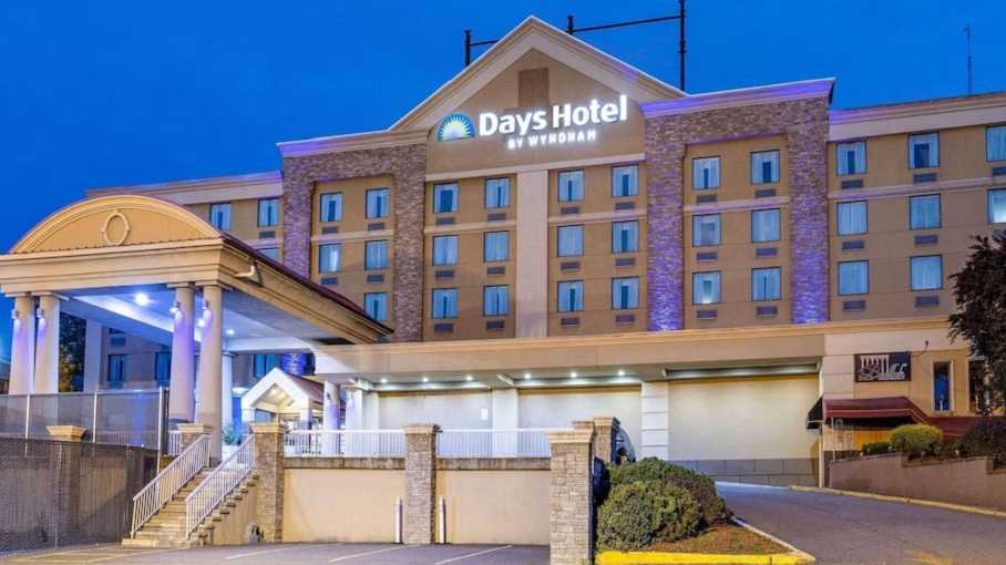 Reserve Days Hotel north Baten EWR Airport Parking