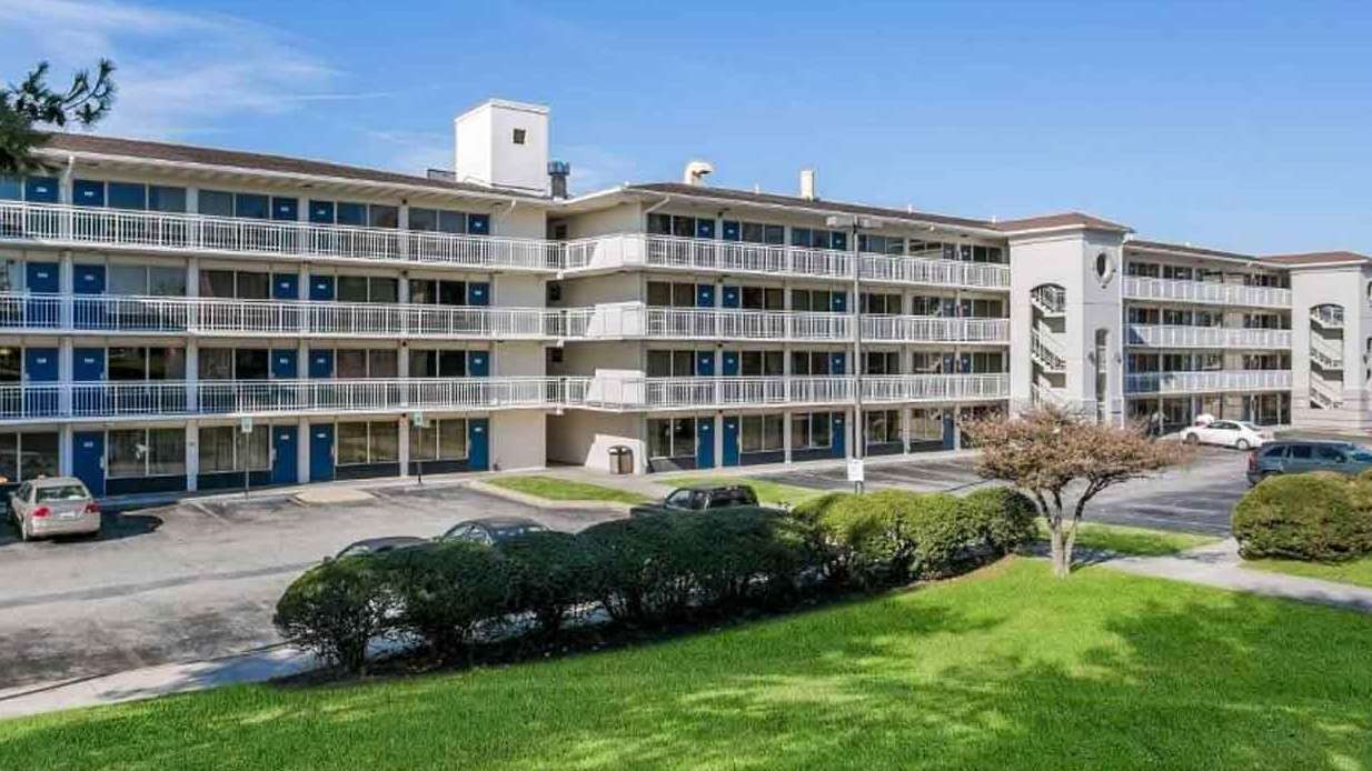 Reserve 1401 Bloomfield Avenue Parking Book and Save