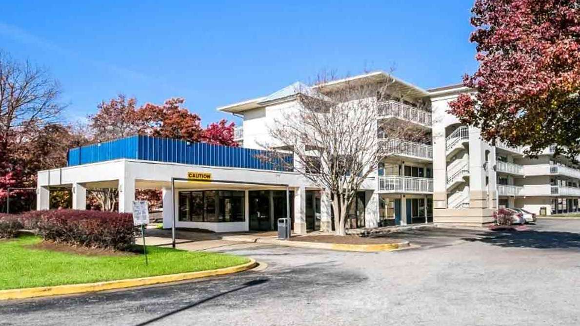 Reserve 1401 Bloomfield Avenue Parking Book and Save