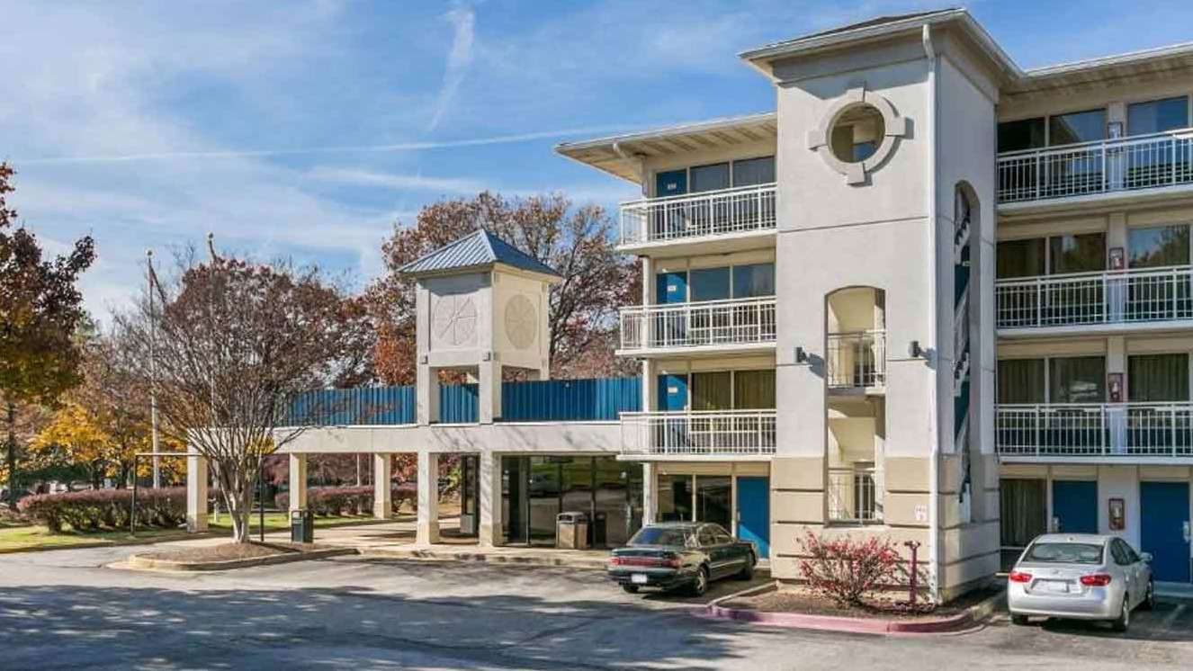 Reserve 1401 Bloomfield Avenue Parking Book and Save