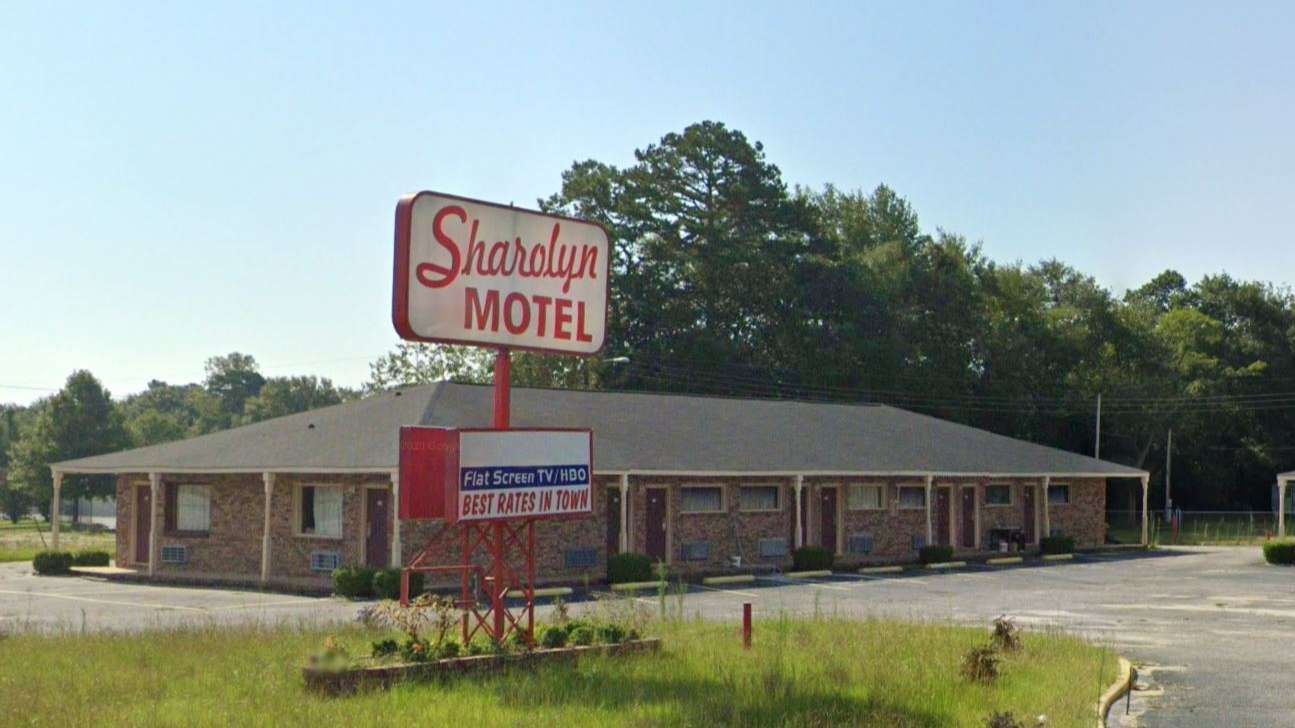 Reserve 4244 Broad St Parking Book and Save