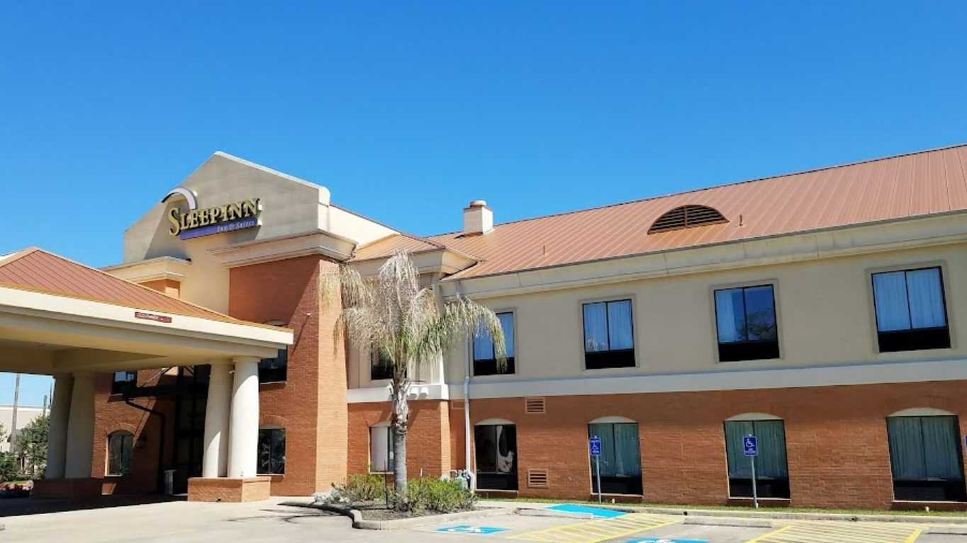 Reserve 4810 Alpine Drive Parking Book and Save