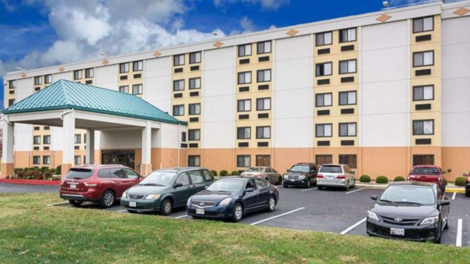 Reserve Comfort Inn DCA Airport Parking