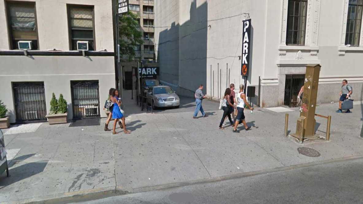 Book Hourly Parking in 309 W 14th St - 14th and 8th Avenue