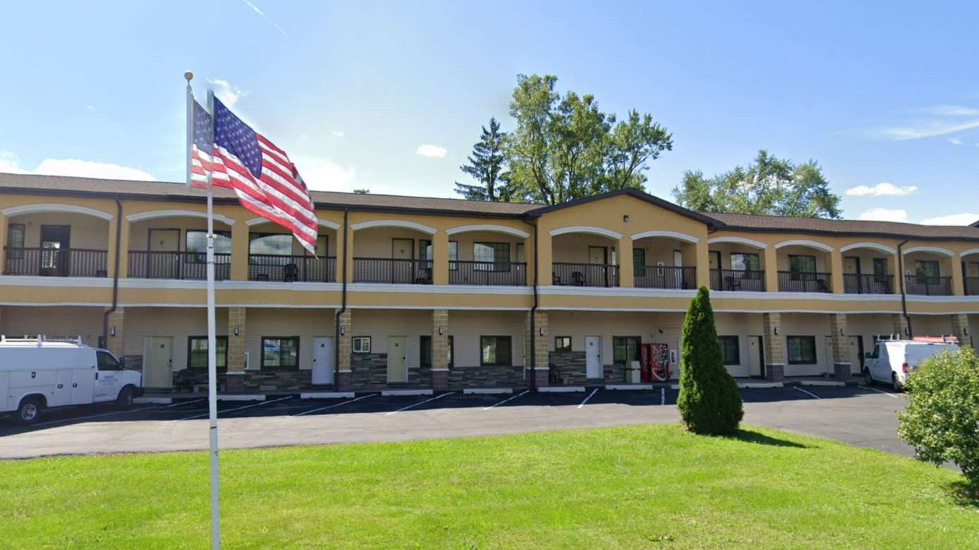 Reserve 2295 Creek Rd Parking Book and Save