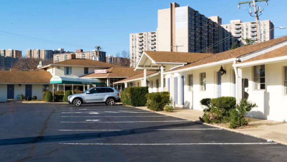 Reserve Budget Host Alexandria DCA Airport Parking