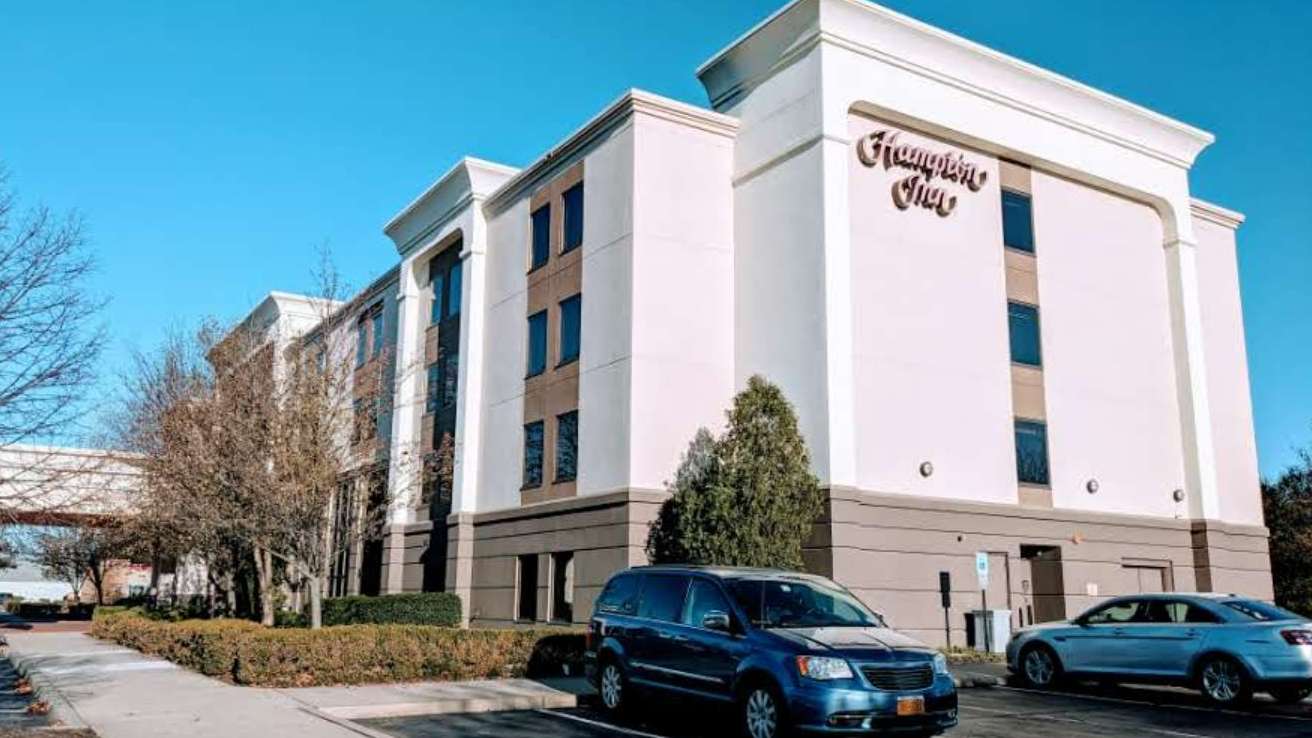 Reserve 501 W Edgar Rd Parking Book and Save