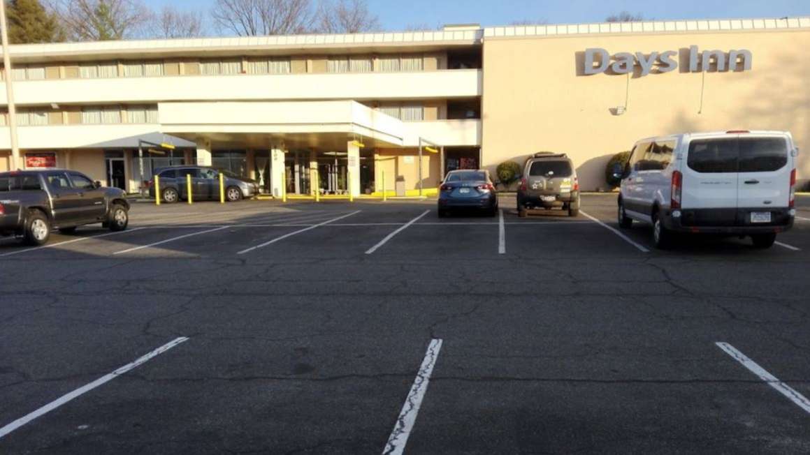 Reserve Days Inn by Wyndham Alexandria South DCA Airport Parking