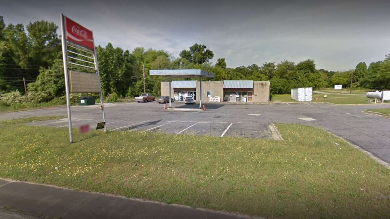 Reserve 612 Fontaine Rd Parking Book and Save