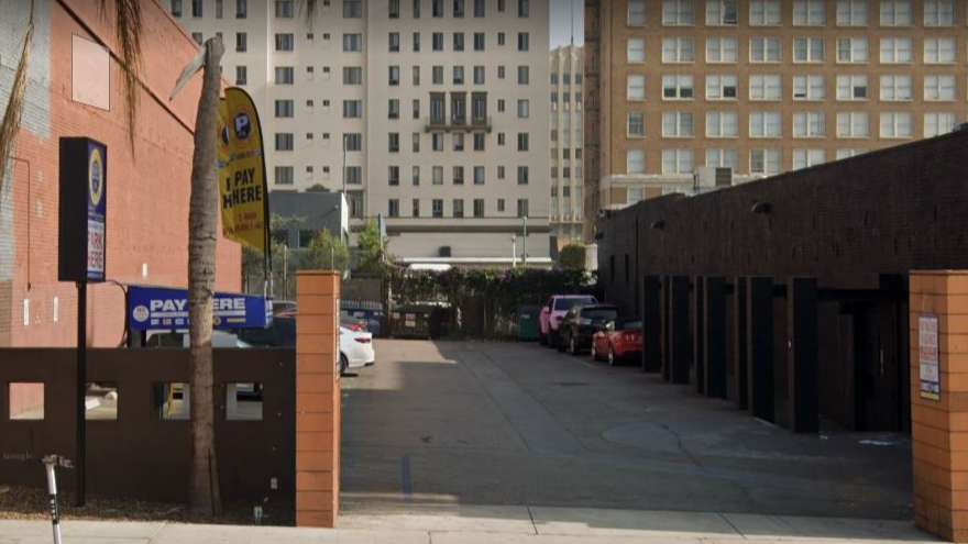 Book Hourly Parking in 1716 N Cahuenga Blvd Parking