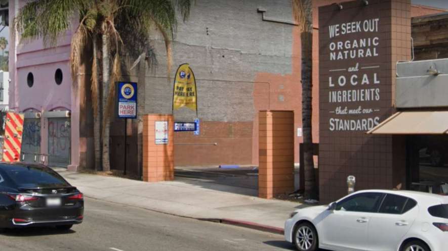 Book Hourly Parking in 1716 N Cahuenga Blvd Parking