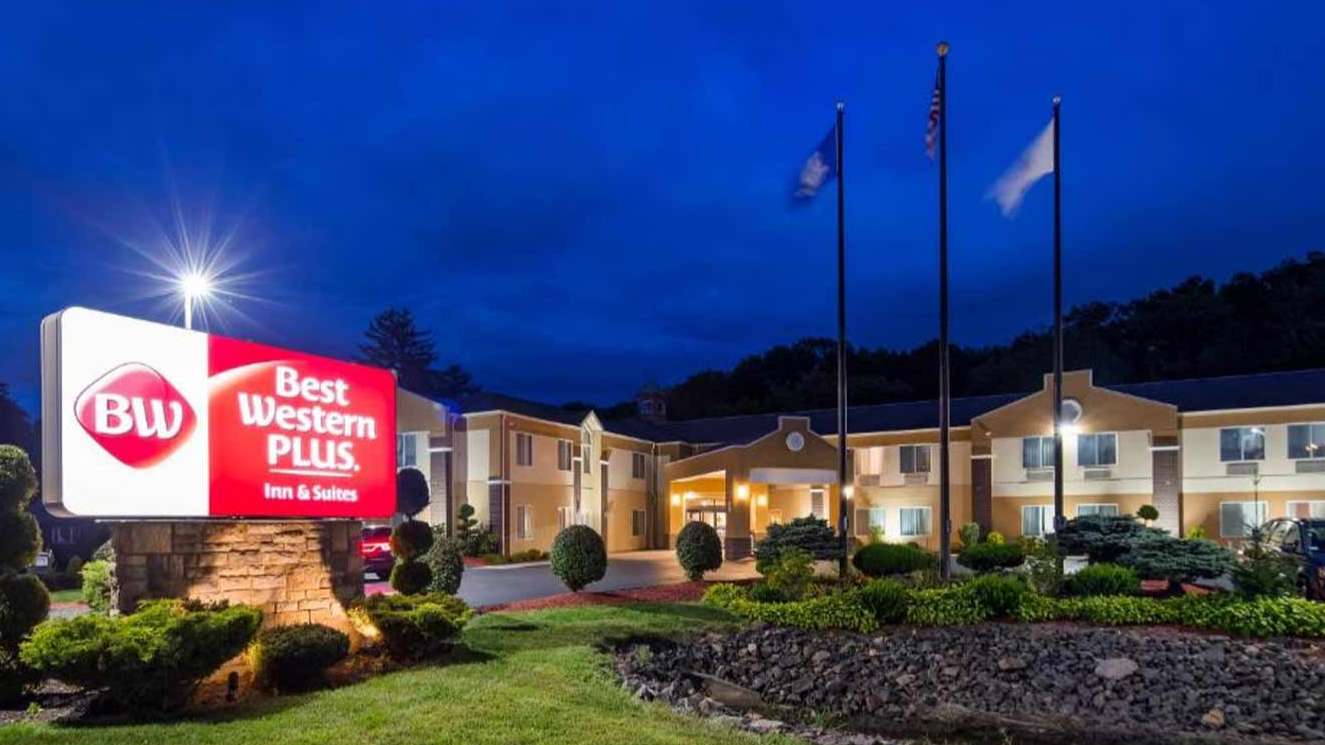 Best Western Plus 2253 Berlin Turnpike Garage Way