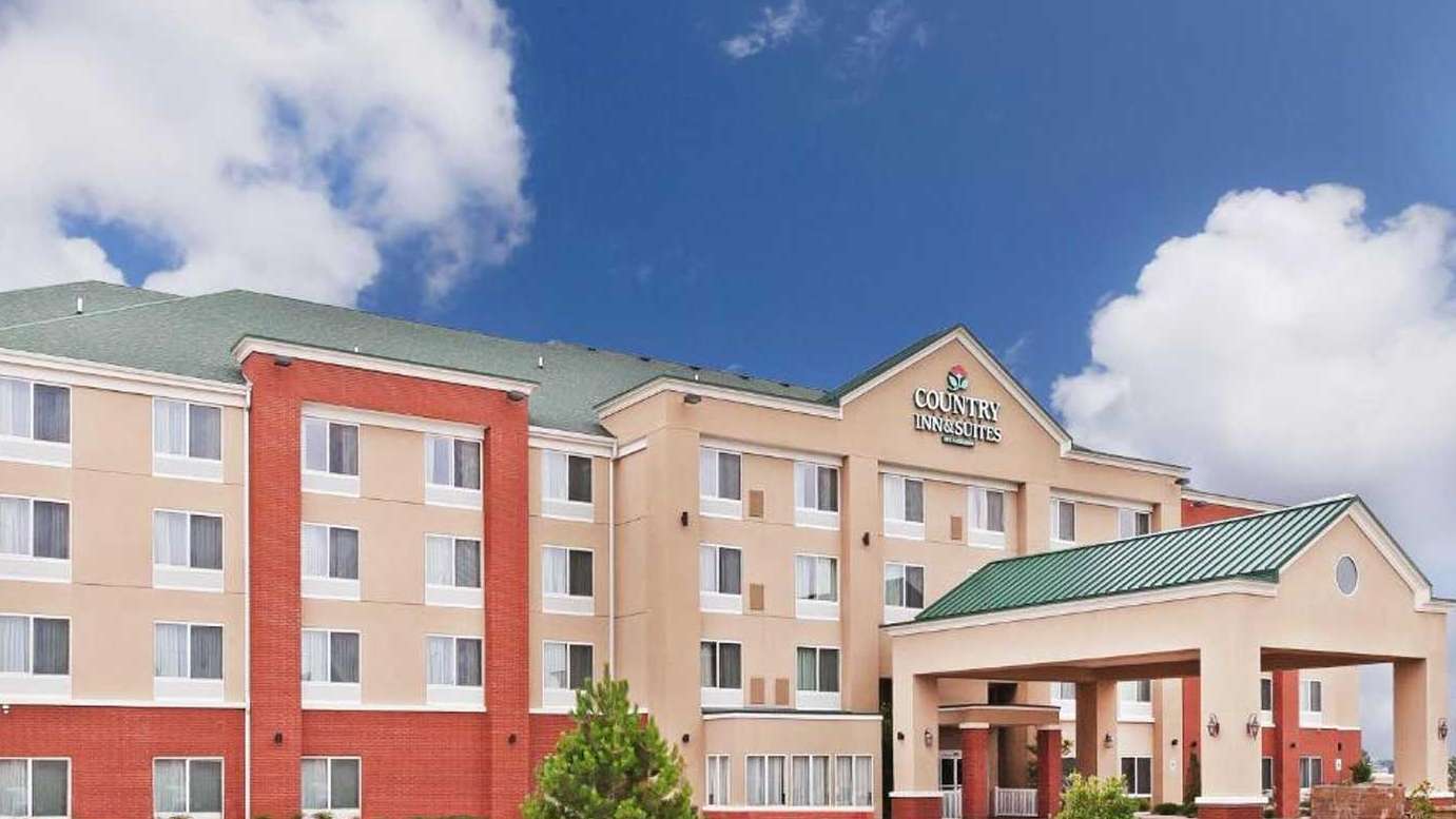 Country Inn and Suites 2415 S Meridian Ave Garage Way