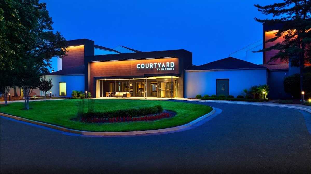 Book Courtyard Dulles IAD Herndon Reston Airport Parking Long Term
