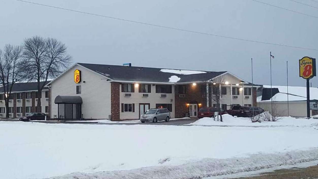 Elizabeth Inn and Convention Ctr 5246 Harding Ave Garage Way