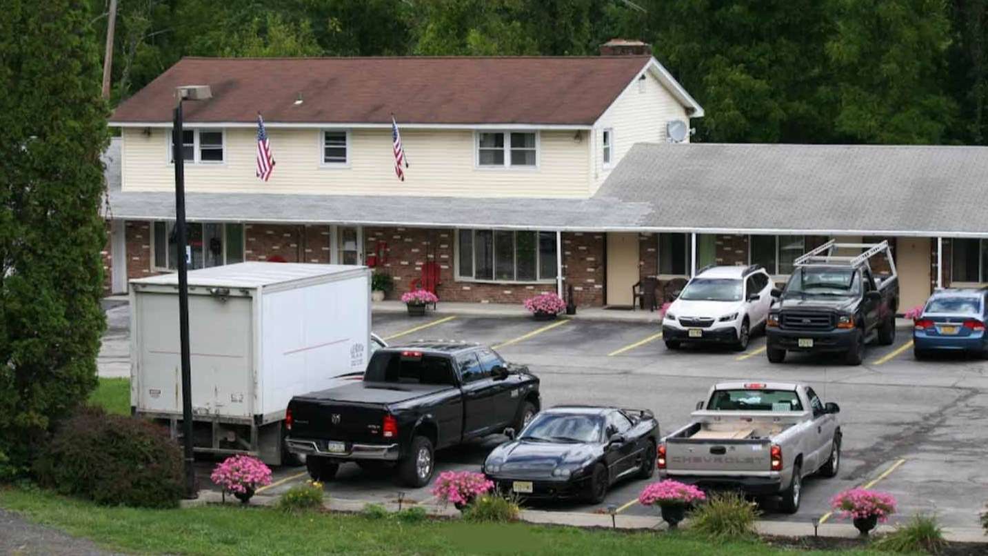 Rolling Hills Motel 127 NJ23 Garage Way