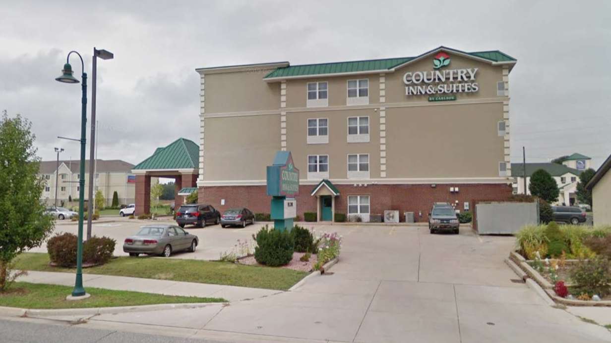 Country Inn and Suites 3250 Northview Blvd Garage Way