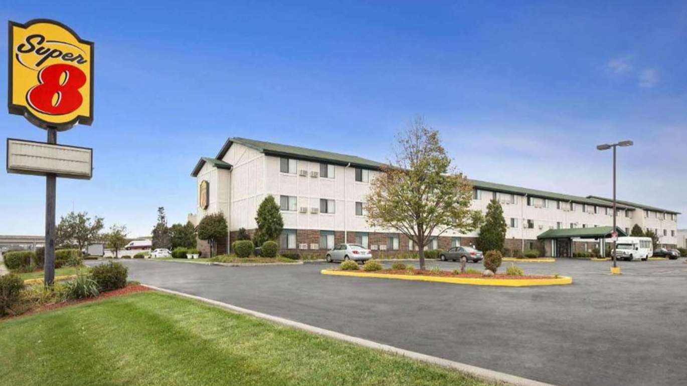 Super 8 5253 S Howell Ave Garage Way