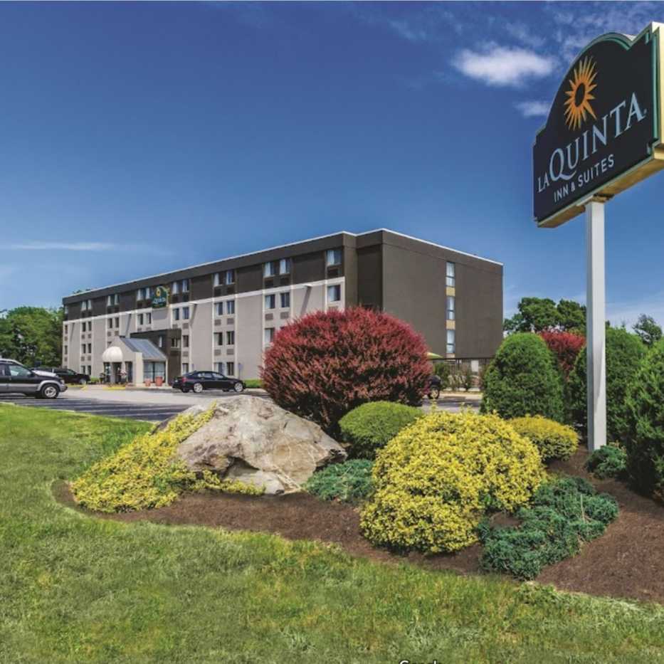 Book La Quinta Inn Suites by Wyndham Warwick Providence Airport parking