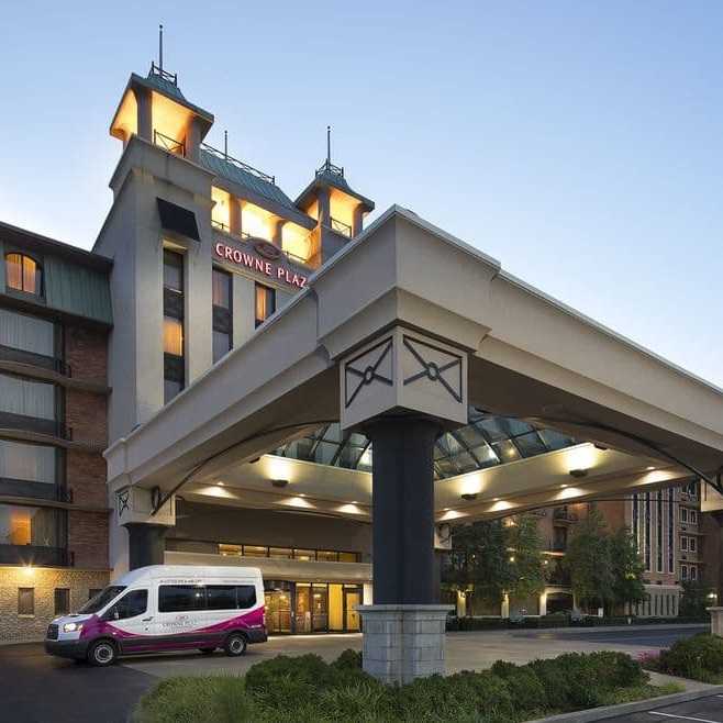 Crowne Plaza Louisville Airport Hotel Parking Way