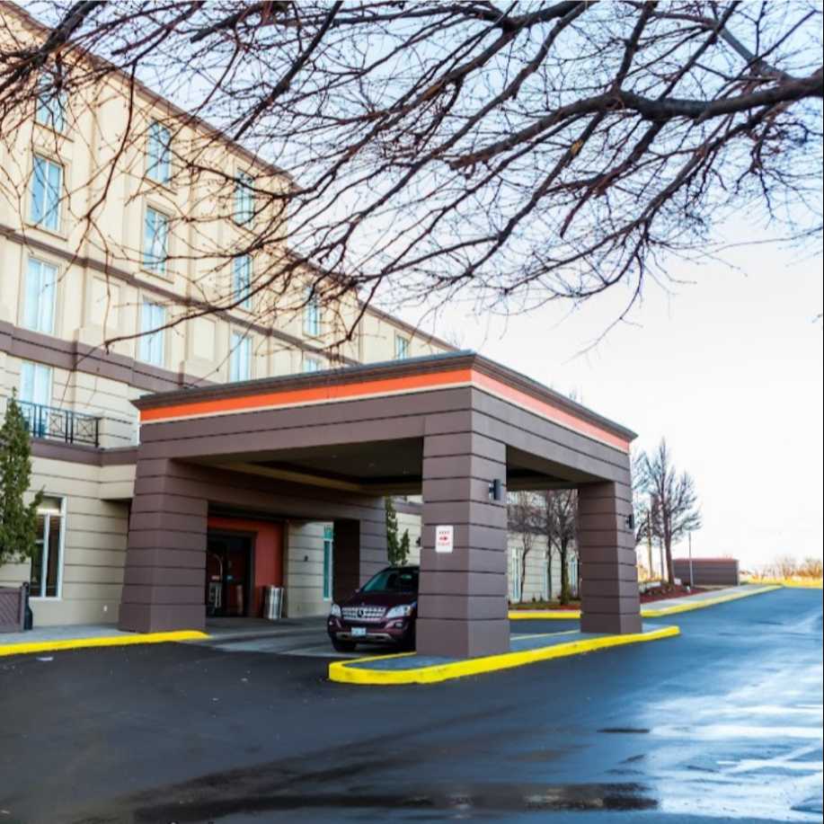 Best Western Premier YYZ Airport Parking Way