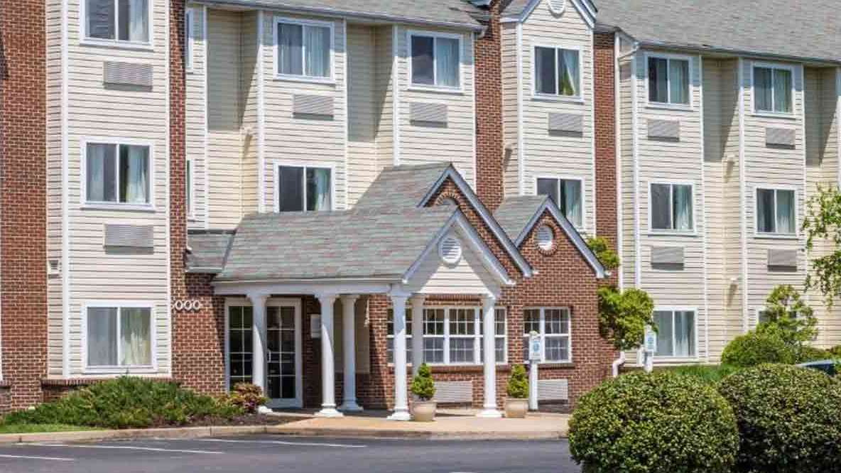 Microtel Inn 6000 Audubon Dr Garage Way