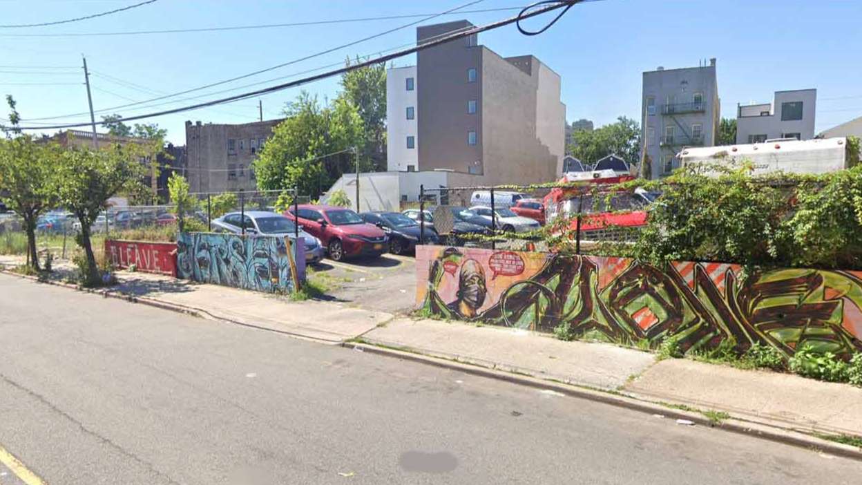 Bob's Parking 181 Academy St Garage Way