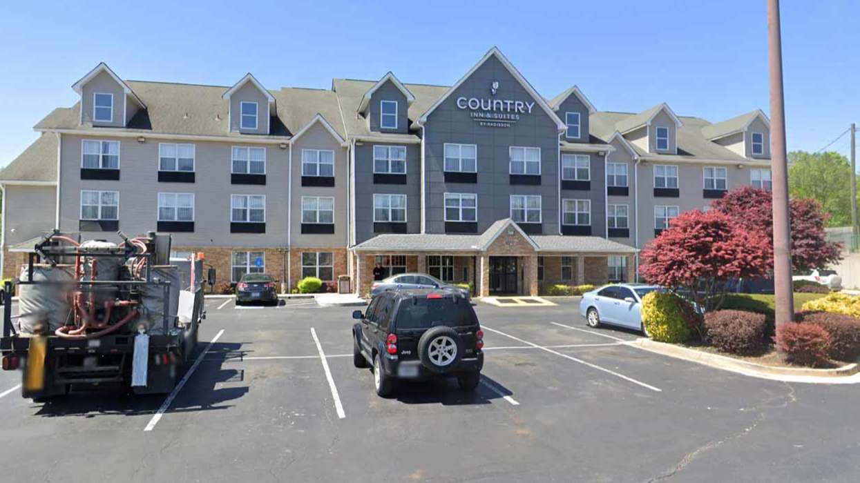 Country Inn and Suites - 70 Enterprise Path Garage | Way