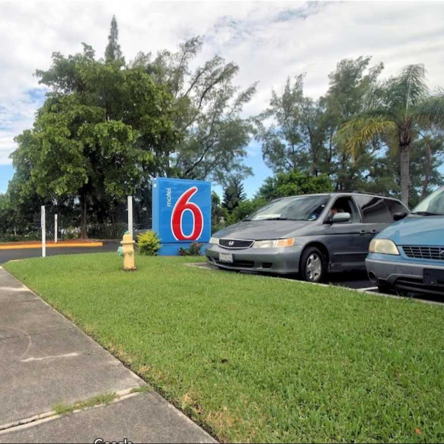 Motel 6 FLL Airport Parking Way