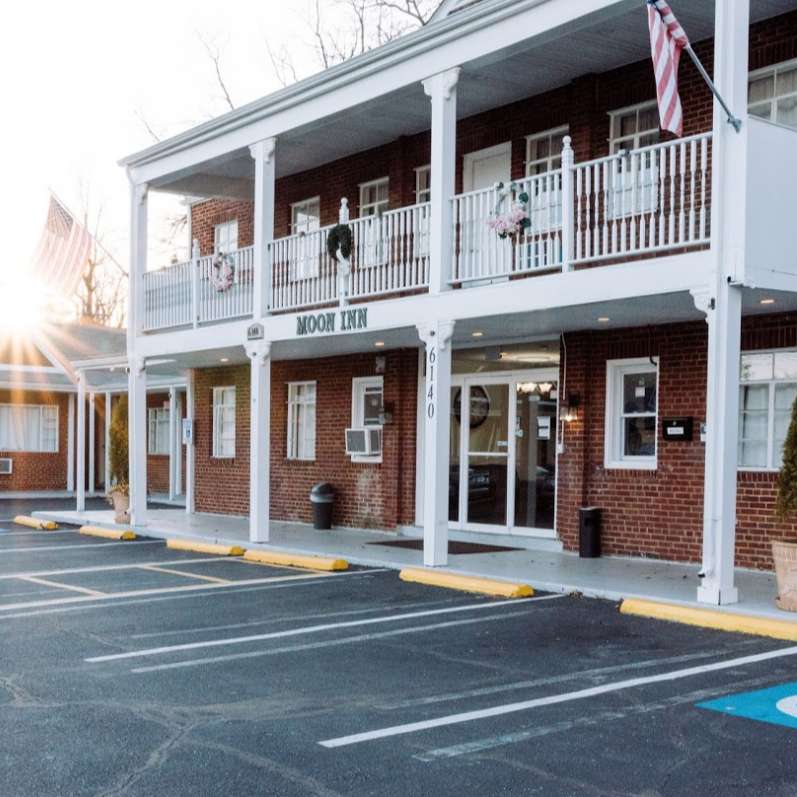 Moon Inn Hotel DCA Airport Parking Way