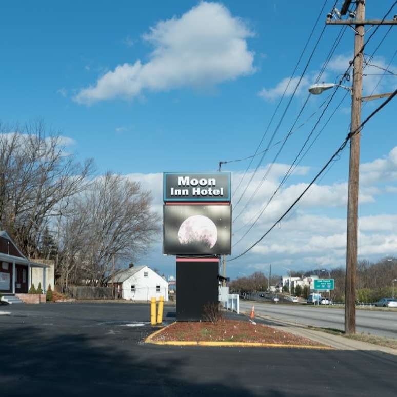 Moon Inn Hotel DCA Airport Parking Way