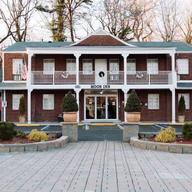 Moon Inn Hotel DCA Airport Parking Way