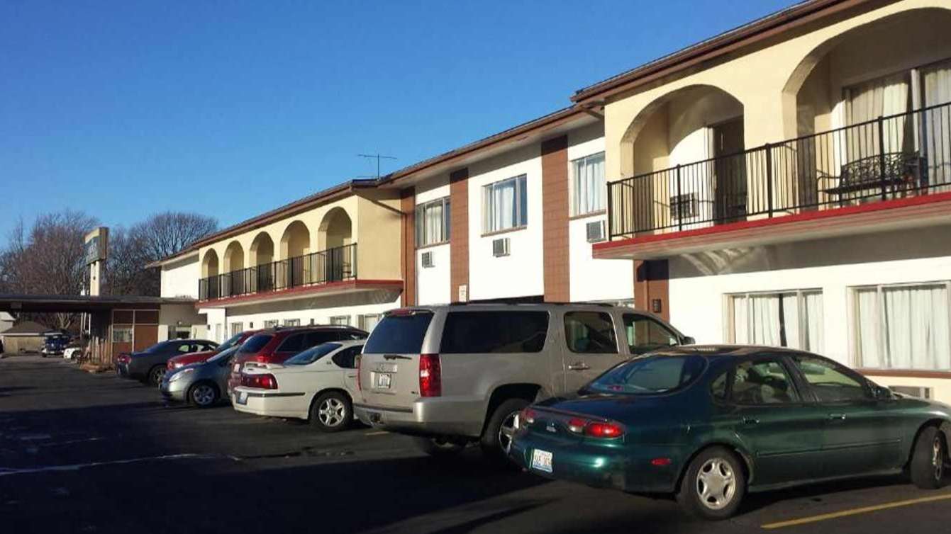 Americas Best Inn 409 W University Ave Garage Way