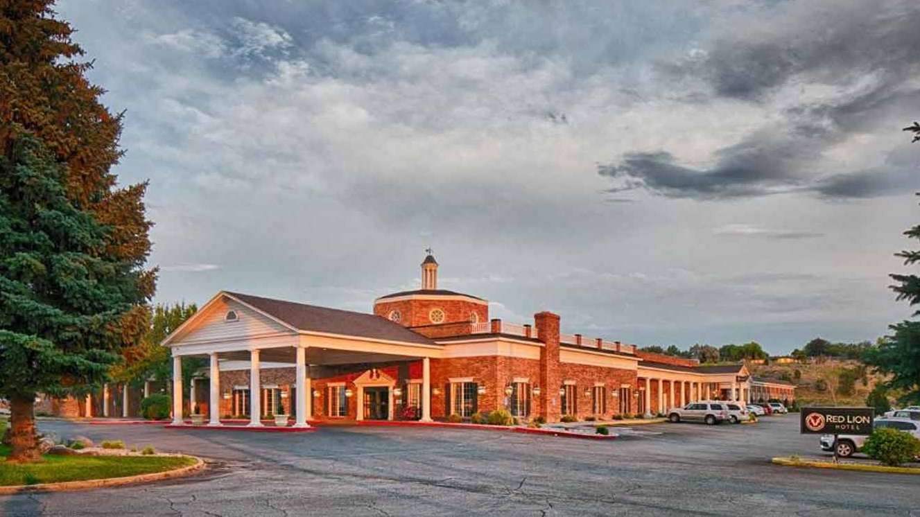 Red Lion Hotel 1555 Pocatello Creek Rd Garage Way