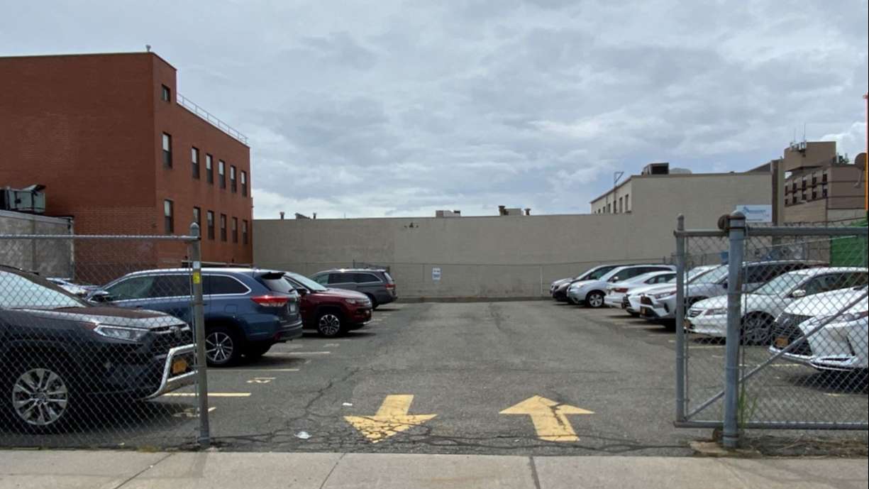 Reserve 150th JFK Airport Parking Lot 1