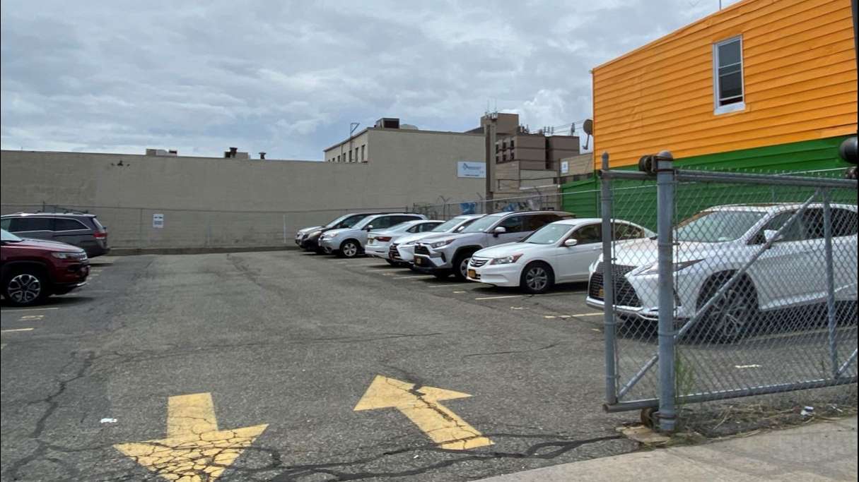 Reserve 150th JFK Airport Parking Lot 1