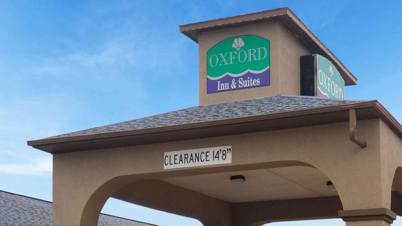 Oxford Inn and Suites 915 W NASA Pkwy Garage Way