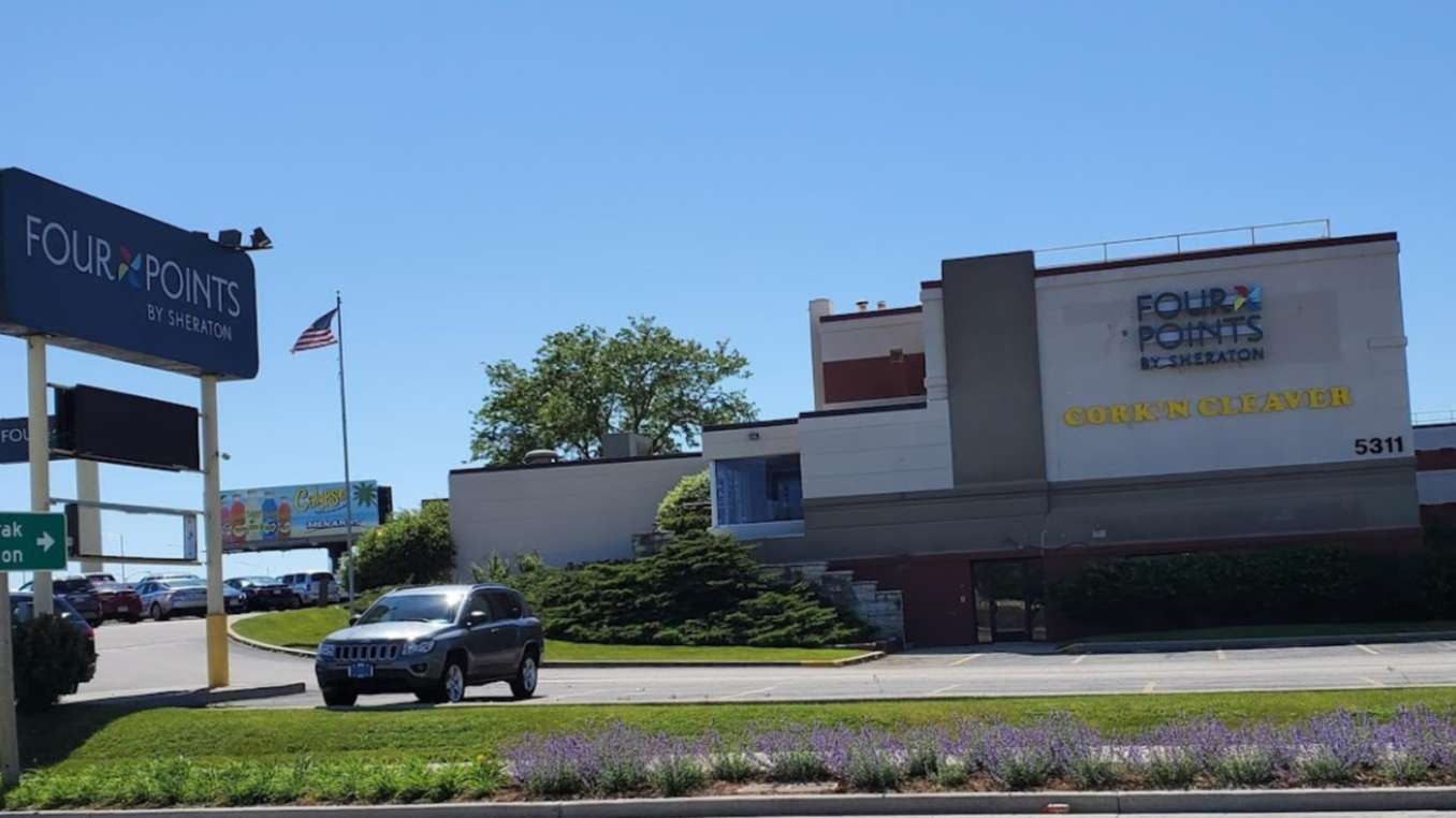 Reserve Four Points by Sheraton Milwaukee Airport Parking