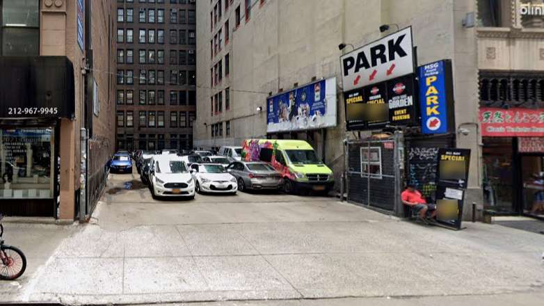 124 W 31st St Garage