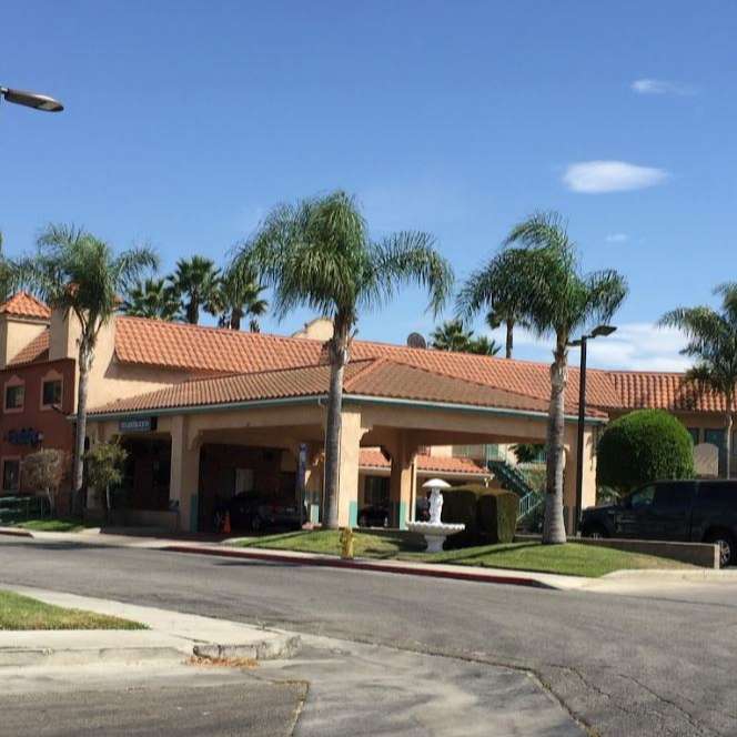 Travelodge lynwood LGB Airport Parking Way