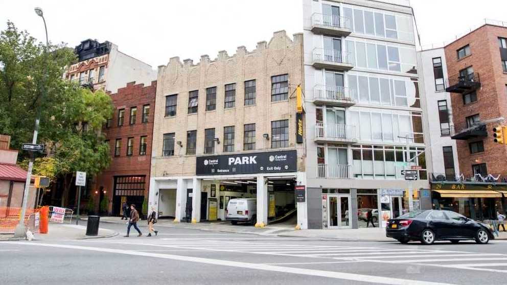 Reserve 18 Morton Street Parking Book and Save