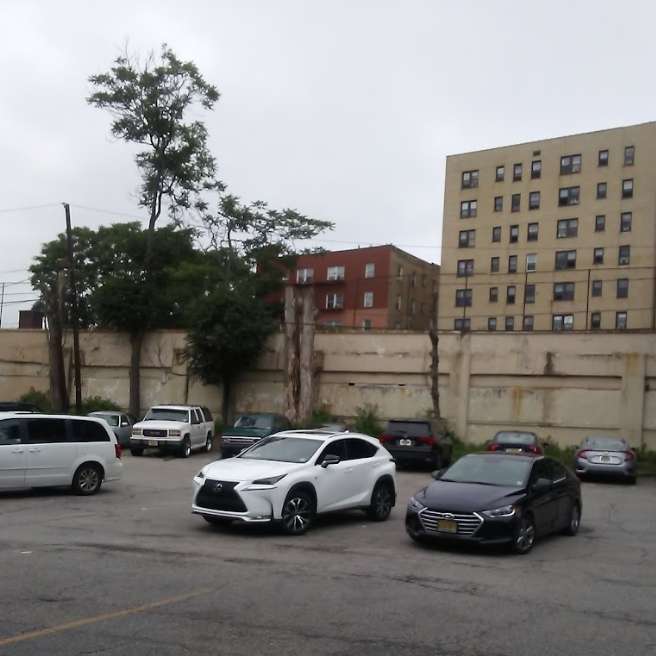 Ramada by Wyndham EWR Airport Parking Way