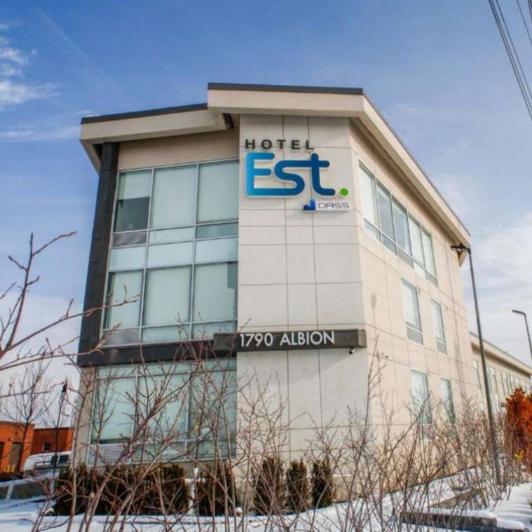 EST Hotel YYZ Airport Parking Way