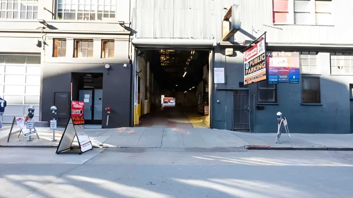 Reserve 136 Townsend Street Parking Garage Book and Save