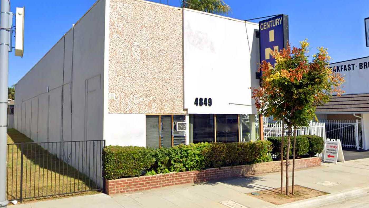 Reserve Century Inn Parking | 4849 West Century Blvd Parking Garage | Way