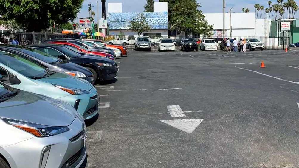 Book Hourly Parking in 6104 Hollywood Blvd Parking