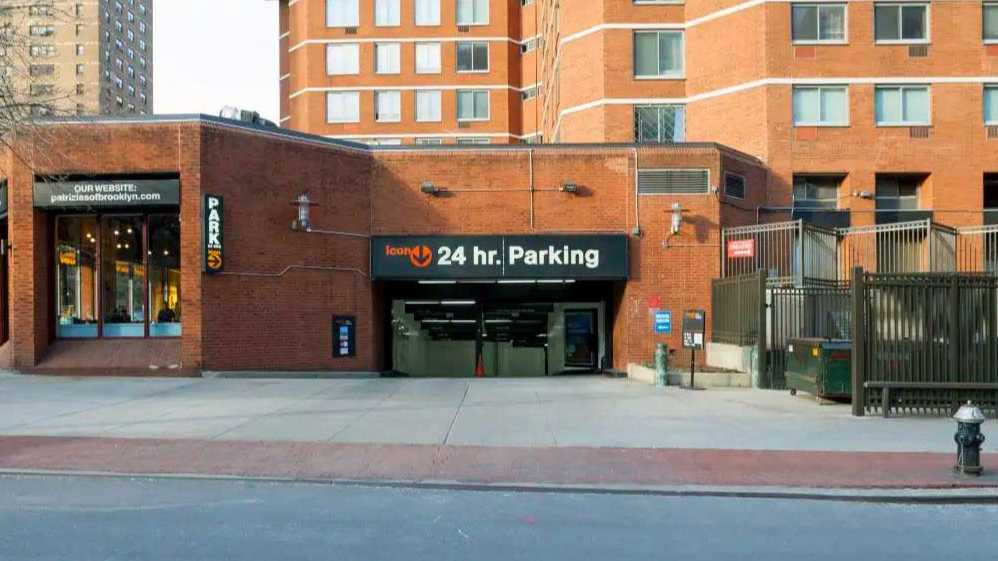Book Hourly Parking in 301 E 26th St.-West Plaza Garage 26