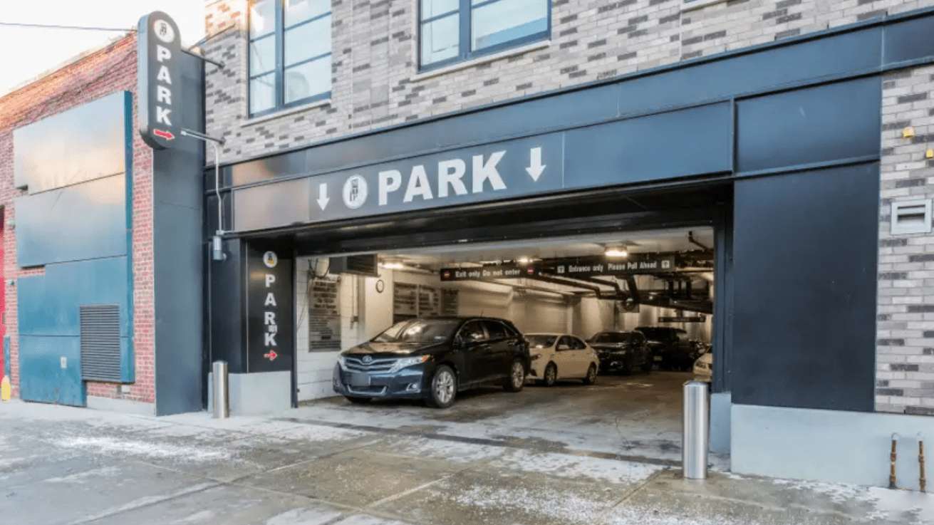 363 Bond St Parking