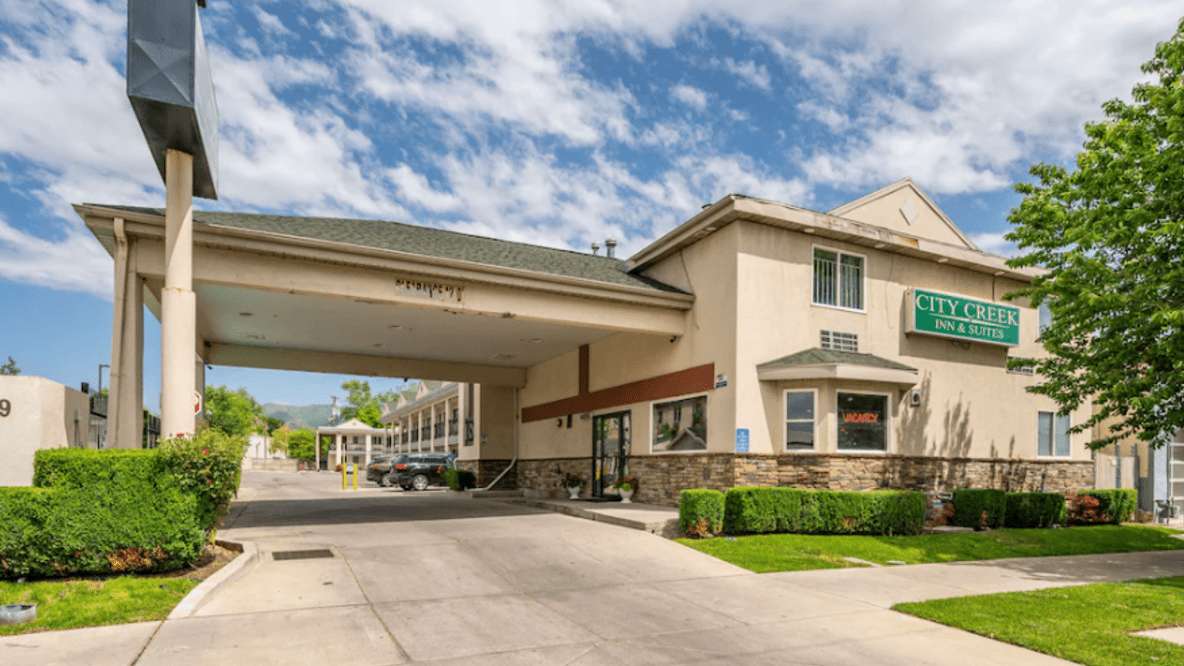 City Creek Inn & Suites 1009 S Main St Parking Way