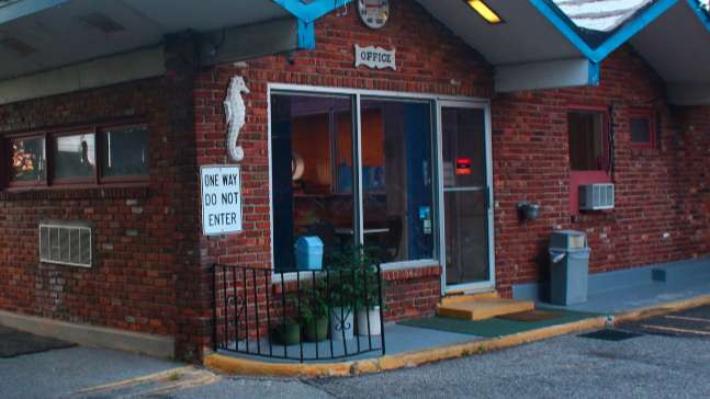 The Tides Motor Inn - 888 Bayville Rd Garage | Way